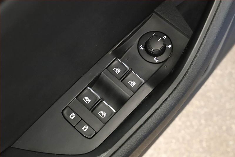 Škoda Superb (2018) Laurin&Klement 2.0 TDI, 4X4 - fotka 16 z 23
