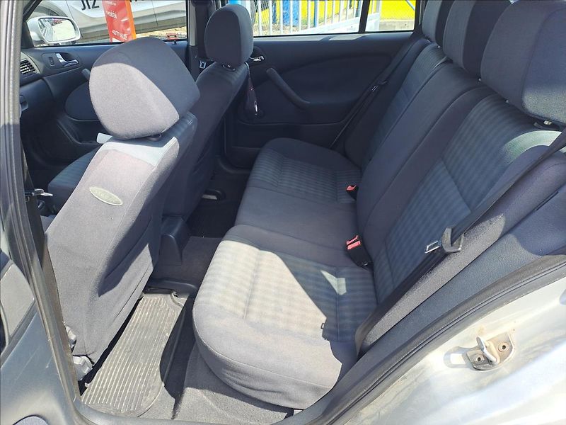 Škoda Octavia 1,6 i TOUR,KLIMA - fotka 6 z 14