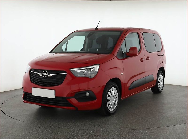 Opel Combo (2019) Enjoy 1.2 Turbo, 5Míst, ČR - fotka 2 z 12