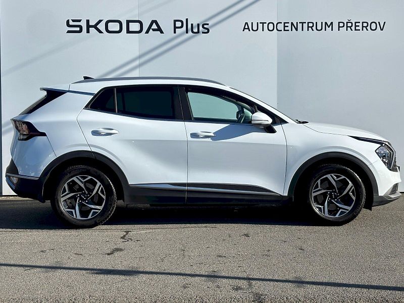 Kia Sportage (2022) 1.6 T-GDI 110kW - fotka 31 z 35