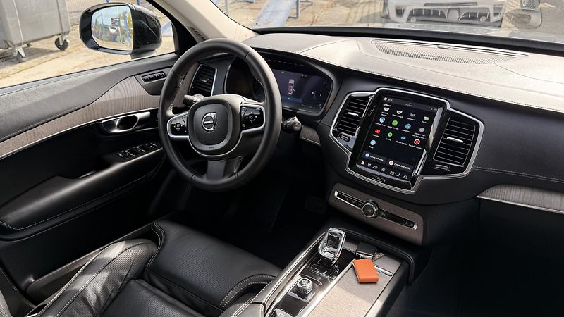 Volvo XC90 (2022) B5 ,ČR, REZERVOVÁNO - fotka 65 z 72