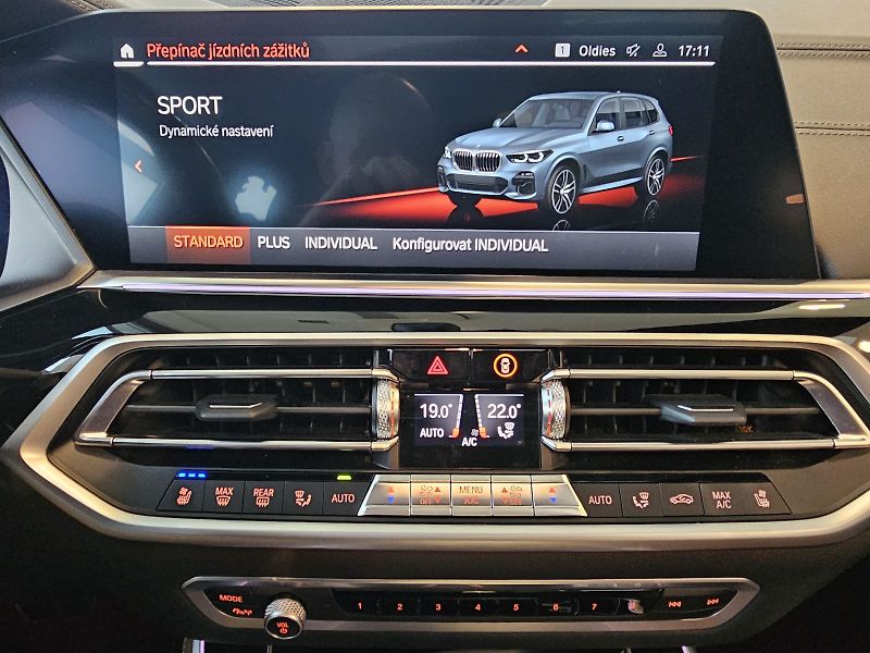 BMW X5 M50i - fotka 36 z 36