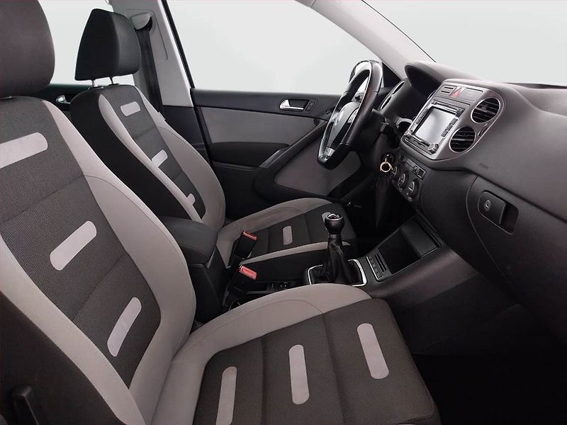 Volkswagen Tiguan (2009) 2.0 TSI, 4X4, Xenony - fotka 9 z 19