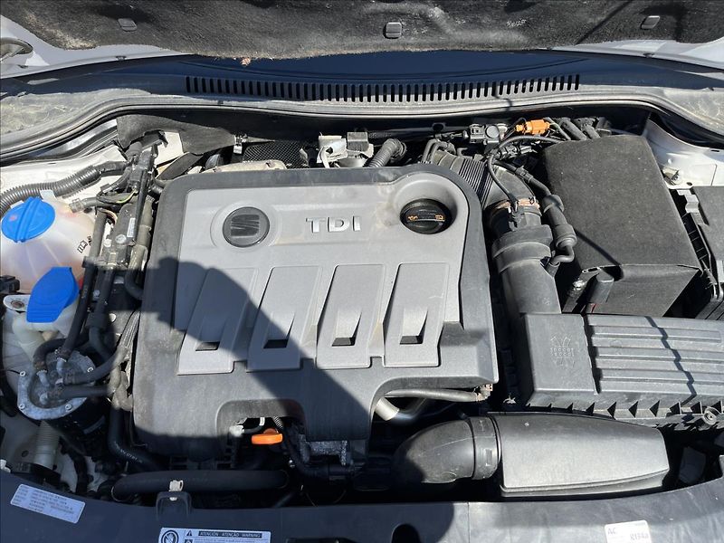Seat Leon 2,0 TDi STYLE ROZVODY KLIMA - fotka 28 z 37
