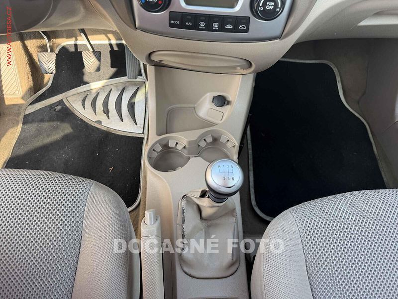Kia Sportage (2009) 2.0CRDi - fotka 17 z 18