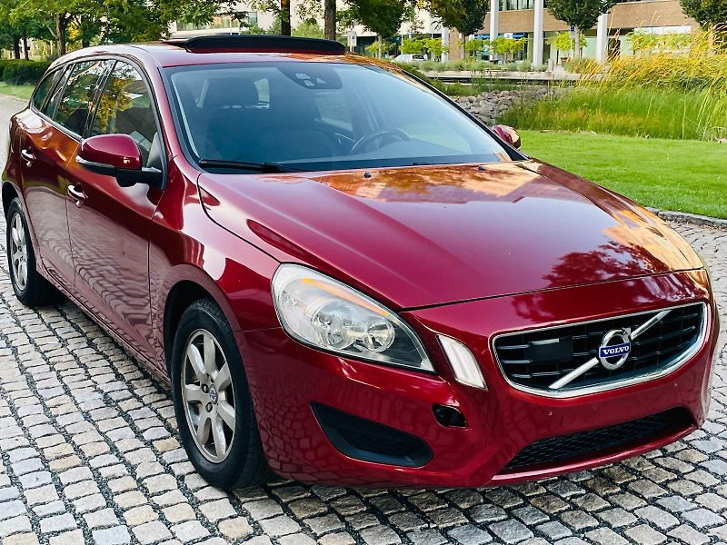 Volvo V60 2.0D4 5VÁLEC SERVISKA TAŽNÉ - fotka 7 z 48