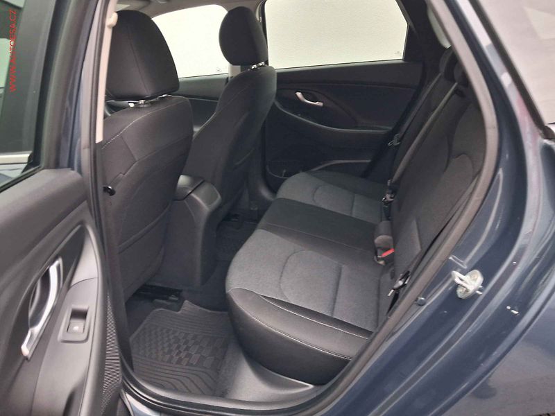 Hyundai i30 (2022) 1.5T, ČR, LED, autoAC - fotka 10 z 19