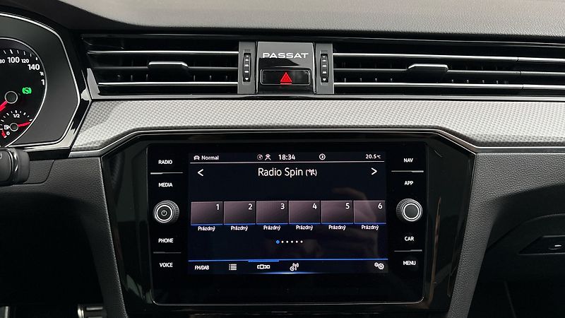Volkswagen Passat 2.0 TDI DSG 4MOTION Alltrack - fotka 11 z 27
