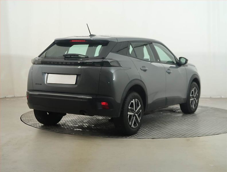Peugeot 2008 (2024) 1.2 PureTech, ČR,1.maj - fotka 5 z 13