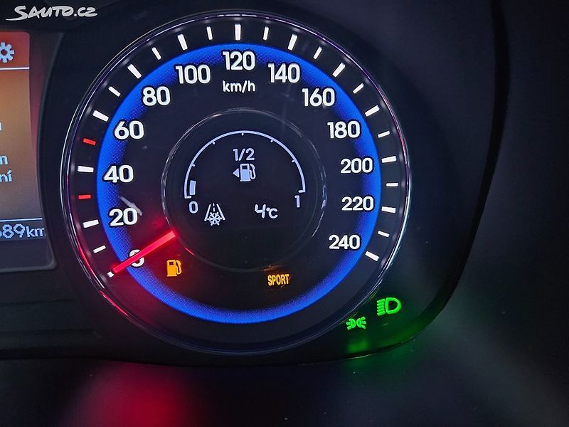 Hyundai i40 100kW VÝHŘEV KAMER DPH - fotka 31 z 44