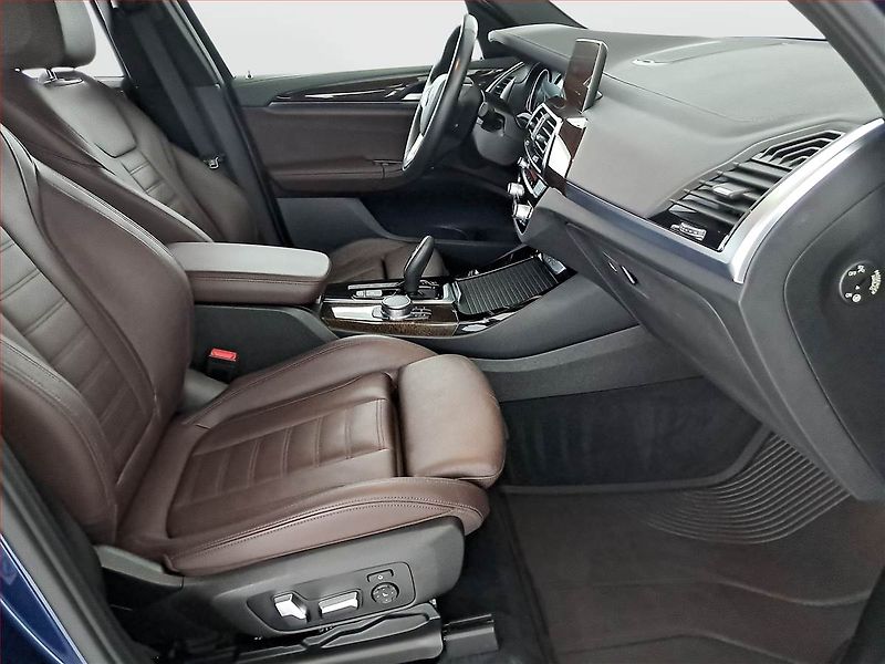 BMW X3 (2018) Luxury line xDrive25d - fotka 9 z 19