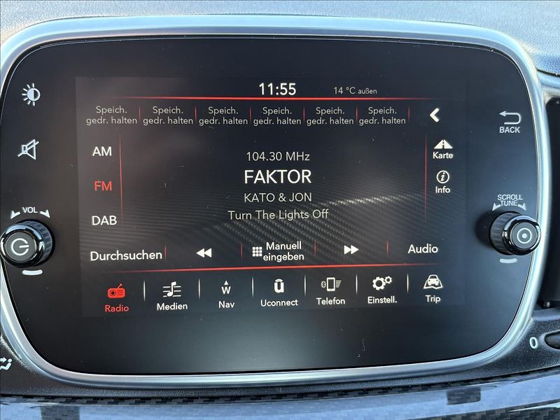Abarth 595C 1,4 ESSEESSE 132 kW,Xenon,Navi - fotka 11 z 42
