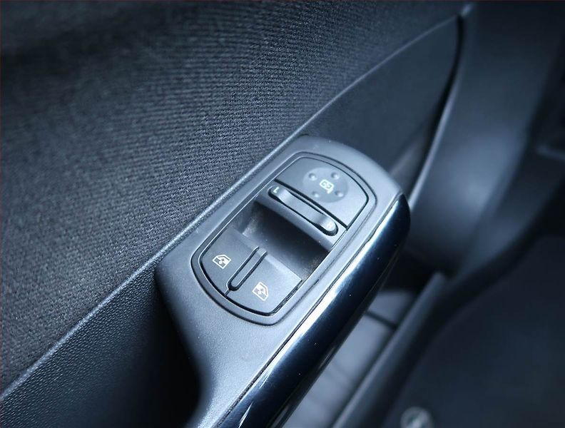 Opel Corsa (2012) 1.2, Serv.kniha, Tempomat - fotka 16 z 16