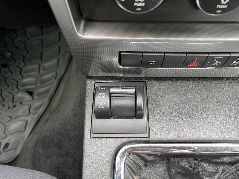 Jeep Cherokee 2.8CRD MANUÁL 6.R.ST. KLIMA - fotka 20 z 38