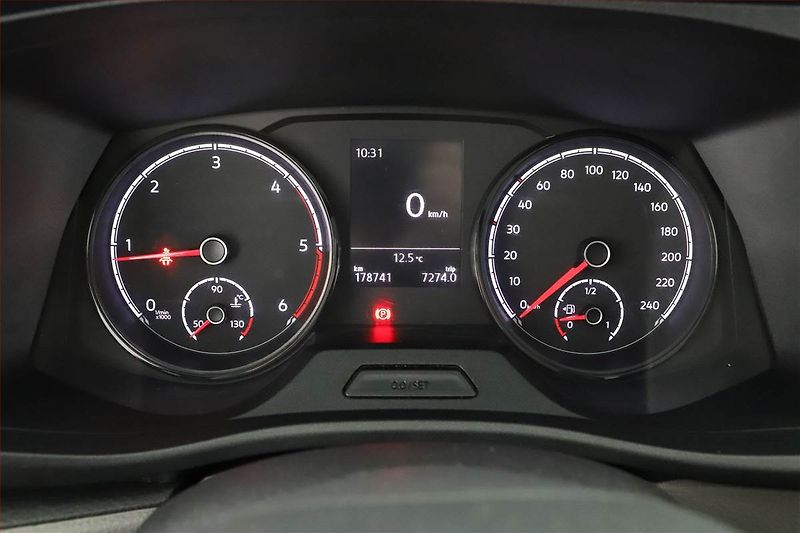 Volkswagen Transporter (2020) 2.0 TDI, Bus, 9Míst, ČR, 1Maj - fotka 8 z 14