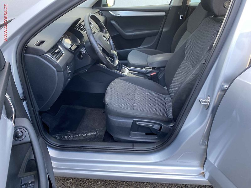 Škoda Octavia (2013) 1.4 TSi, Ambition - fotka 9 z 17