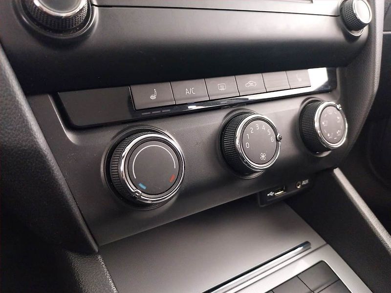 Škoda Octavia (2017) Ambition 1.6 TDI, Tempomat - fotka 13 z 18