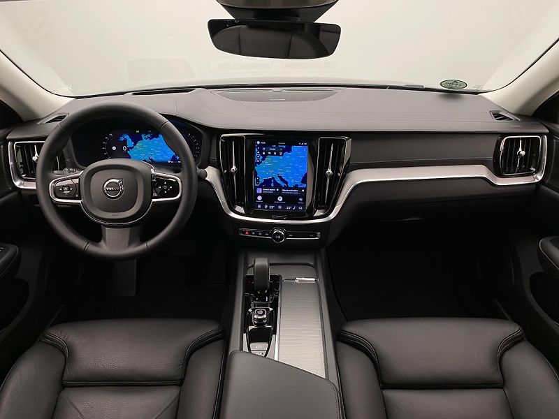Volvo S60 B5 AWD DARK ULTIMATE REZERVACE - fotka 2 z 58