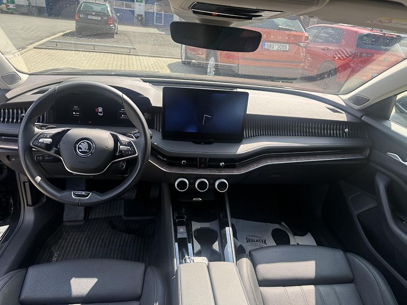 Škoda Superb (2024) Laurin§Klement 4X4 DSG 142kw - fotka 11 z 12