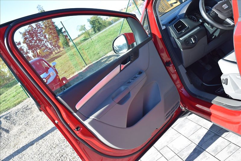 Seat Alhambra 1,4 TSi 110KW KLIMA NOVÁ NÁPLŇ - fotka 21 z 48