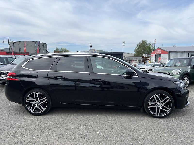 Peugeot 308 1.6HDi NAVI KLIMA TAŽNÉ ALU - fotka 8 z 45
