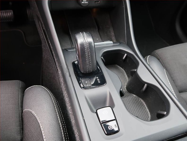 Volvo XC40 (2019) D4 AWD - fotka 13 z 24