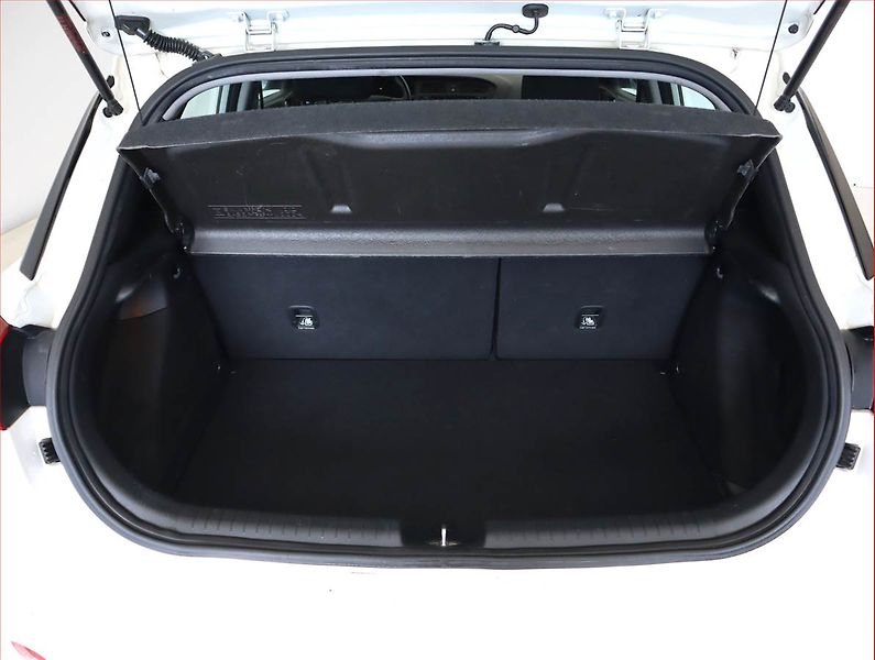 Hyundai i20 (2016) Active 1.4, Serv.kniha - fotka 14 z 17
