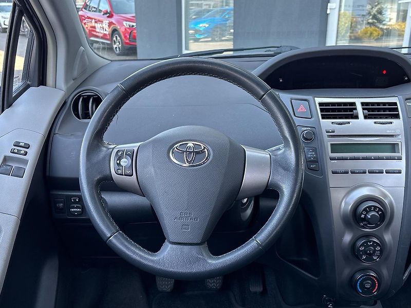 Toyota Yaris Hatchback - fotka 18 z 27
