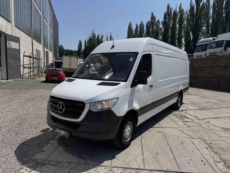 Mercedes-Benz Sprinter (2022) Sprinter 317 CDI -skříň-spaní - fotka 1 z 28