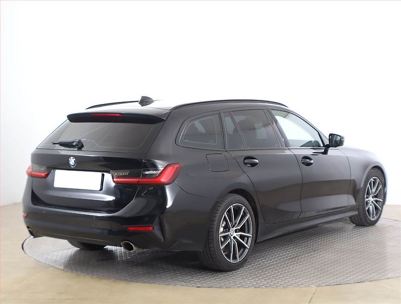BMW Řada 3 (2020) 330 d xDrive, 4X4, Automat - fotka 5 z 18