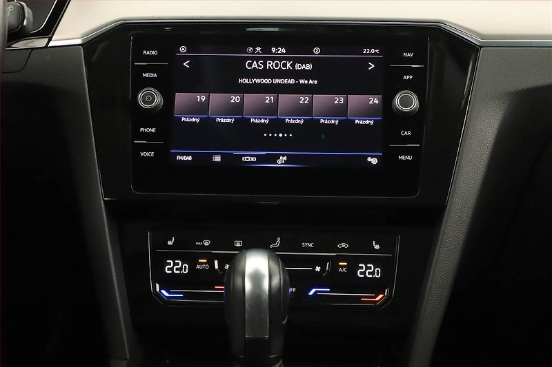 Volkswagen Passat (2021) Elegance 2.0 TDI - fotka 14 z 18