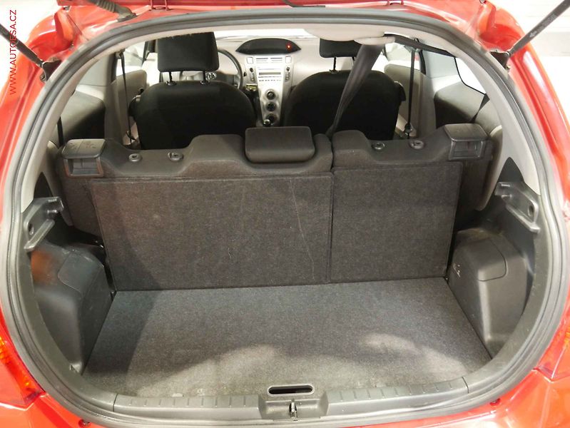 Toyota Yaris (2007) 1.0i, ČR, Klima - fotka 7 z 16
