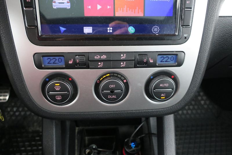 Volkswagen Scirocco (2009) 2,0TDI SPORT Panorama Bi-Xenon - fotka 32 z 44