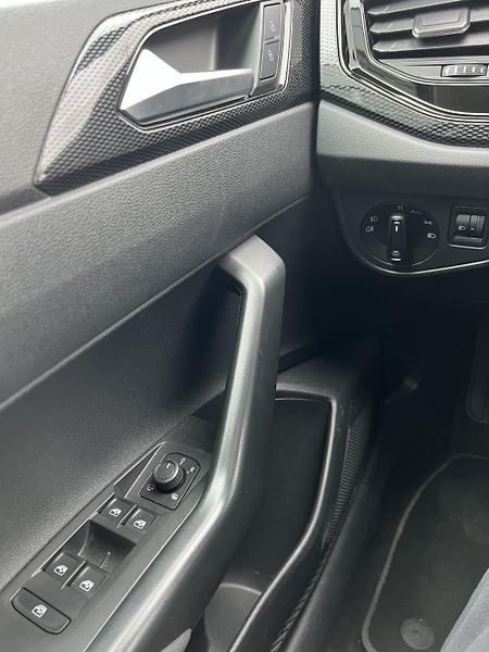 Volkswagen Taigo (2023) 1.0 TSI, pěkný stav - fotka 23 z 28