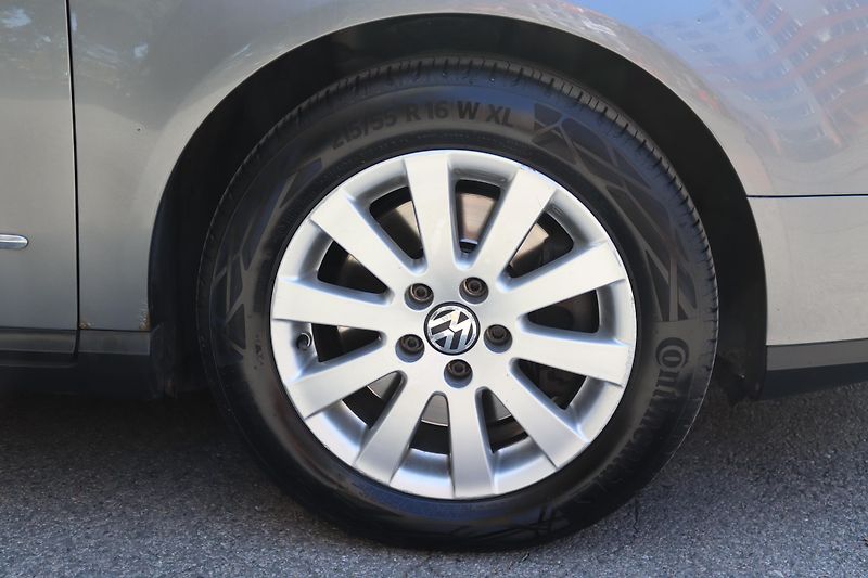 Volkswagen Passat VARIANT 2.0TDI DSG 103kW - fotka 18 z 50