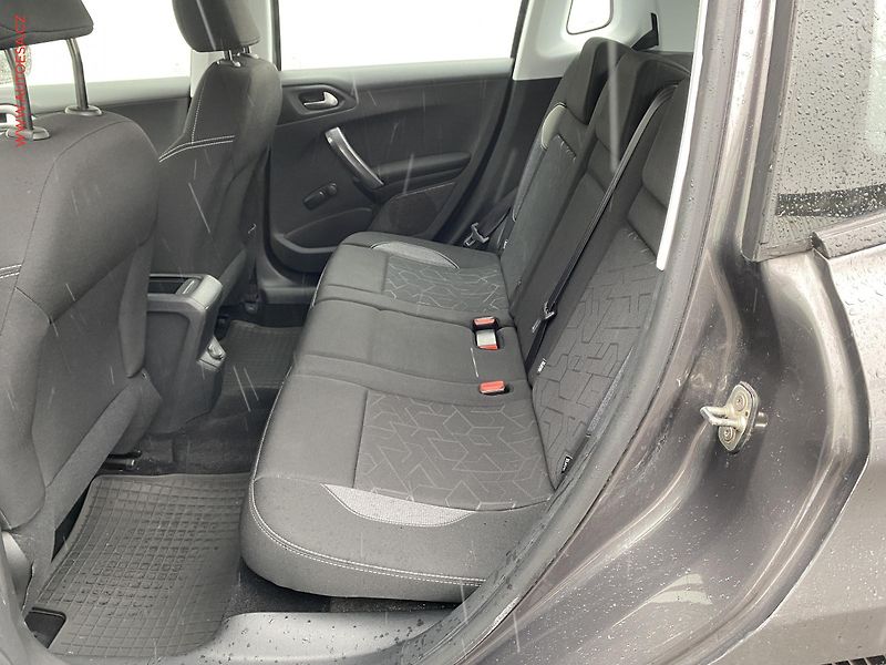 Peugeot 2008 (2018) 1.2PT, ČR, Allure, AC, tažné - fotka 10 z 14