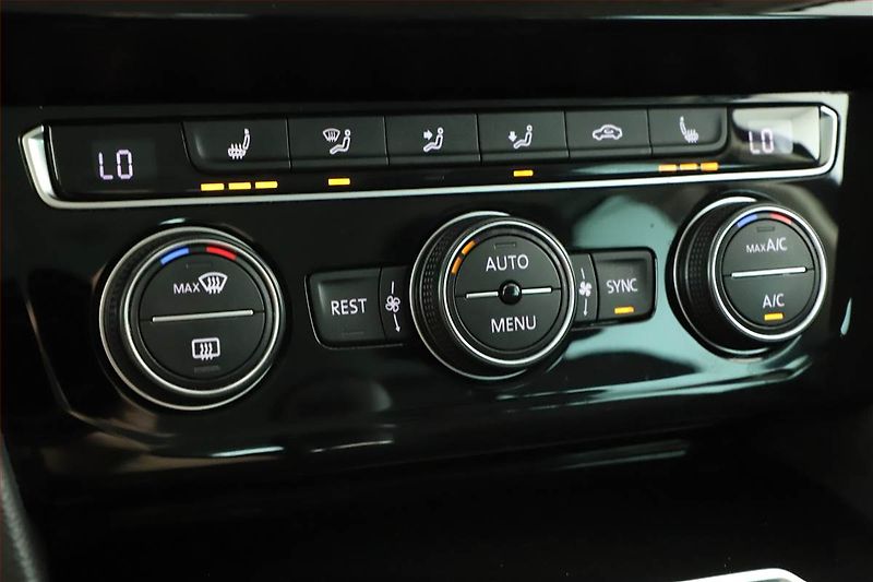 Volkswagen Passat (2018) 2.0 TDI, Kůže, Tempomat - fotka 16 z 21