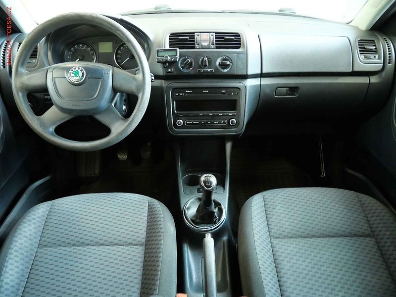 Škoda Fabia (2012) 1.6 TDi, Ambiente, park - fotka 8 z 17