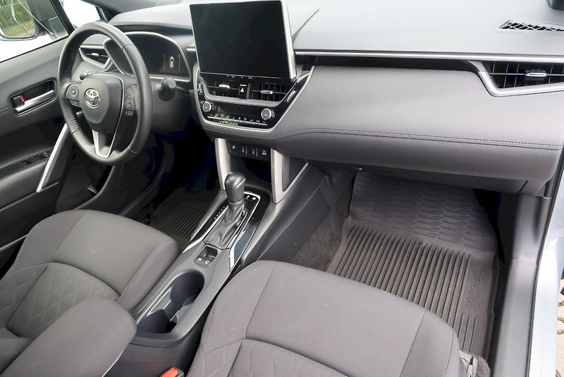 Toyota Corolla Cross (2024) Comfort Business 2,0 Hybrid 4x - fotka 7 z 28