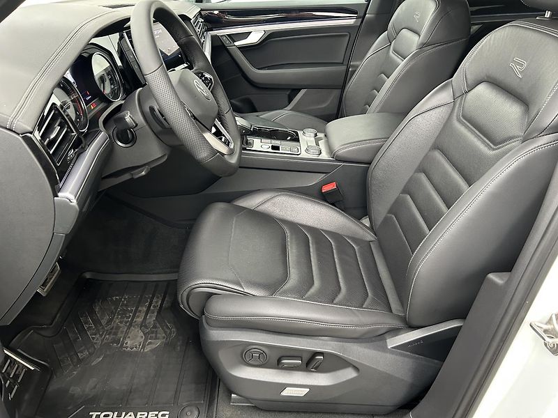 Volkswagen Touareg 3.0 TDi 4x4 R-Line - fotka 7 z 29