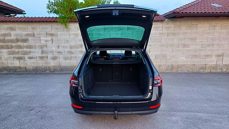 Škoda Superb 2.0 TSI 140kW WEBASTO-TZ-DPH  - fotka 13 z 37