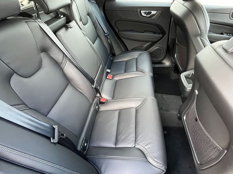 Volvo XC60 PLUS BRIGHT B5 AWD 184kW - fotka 24 z 31