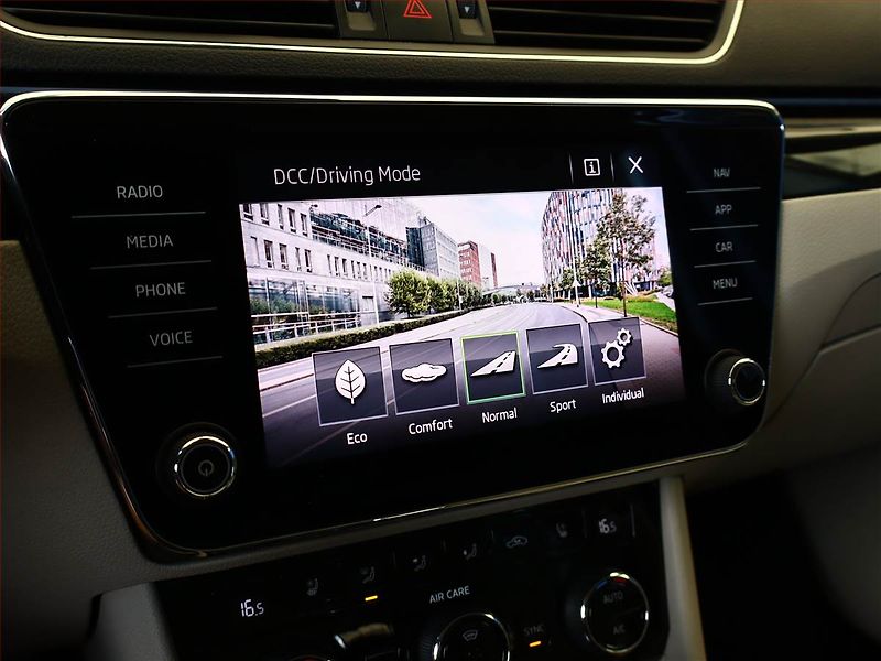 Škoda Superb (2017) Laurin&Klement 2.0 TDI 4x4 - fotka 15 z 24