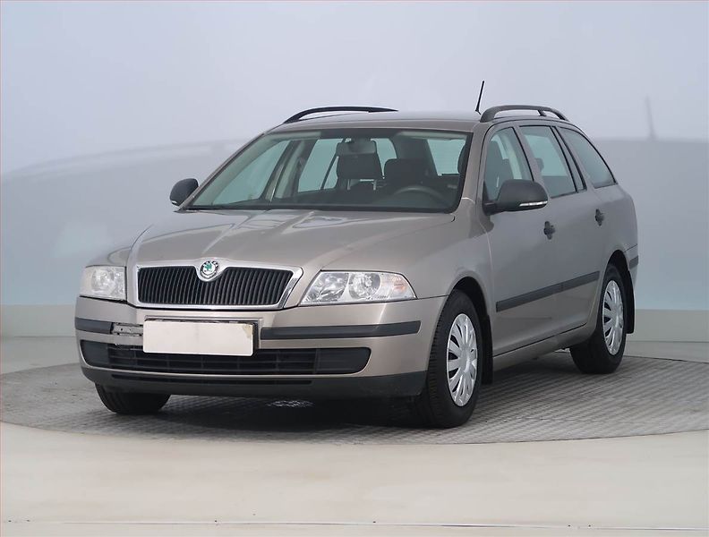 Škoda Octavia (2011) Ambiente 1.6, servisované - fotka 2 z 14