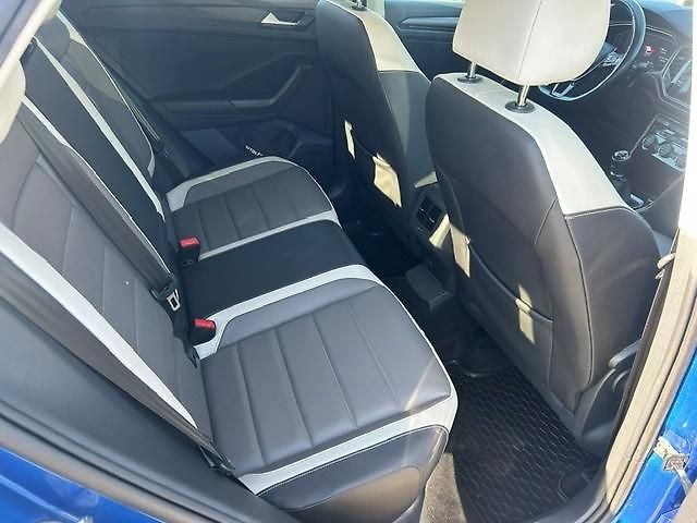 Volkswagen T-Roc 1,6TDi Bohatá výbava rezervace - fotka 35 z 59