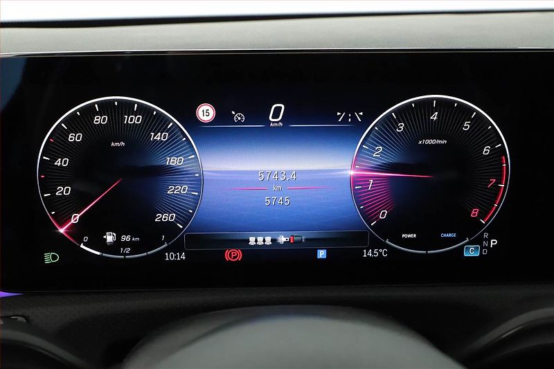 Mercedes-Benz CLA (2025) 200, AMG Line, Matrix, Kamera - fotka 8 z 27