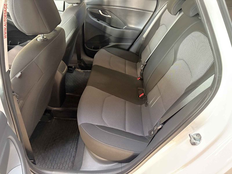 Hyundai i30 (2022) 1.0T-GDI, 1.maj,ČR, servis - fotka 10 z 15