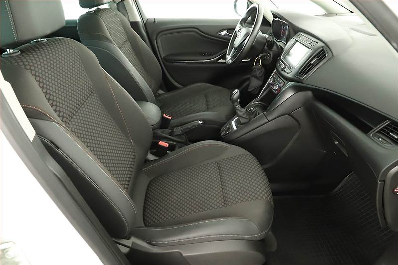 Opel Zafira (2019) 1.6 Turbo, 7 míst, Navi - fotka 13 z 14