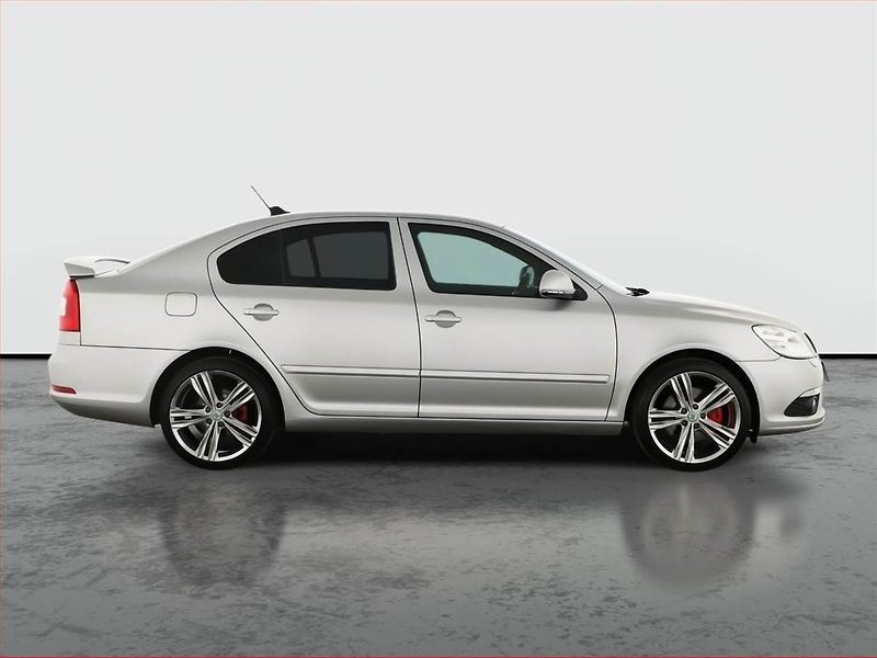 Škoda Octavia (2011) RS 2.0 TSI, Xenony, Tempomat - fotka 6 z 13