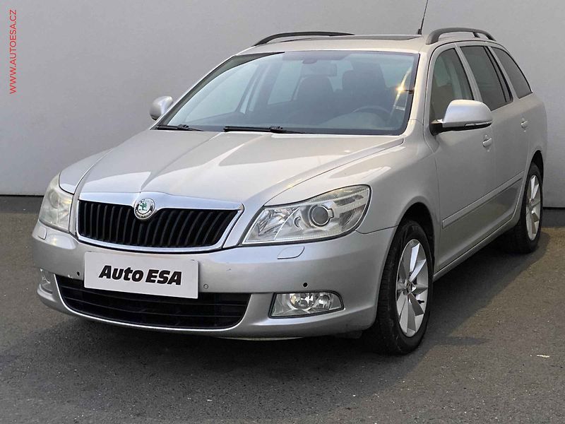 Škoda Octavia (2010) 2.0TDI, Elegance, DSG, xenon - fotka 3 z 17